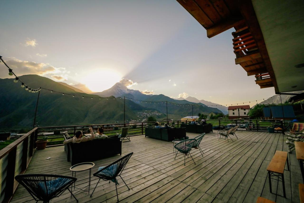 Alpenhaus Kazbegi Hotel & Restaurant Экстерьер фото