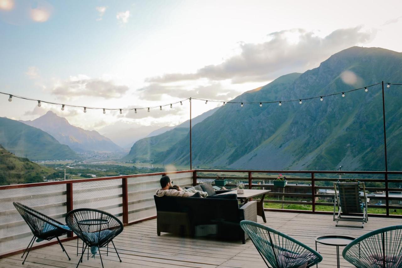 Alpenhaus Kazbegi Hotel & Restaurant Экстерьер фото