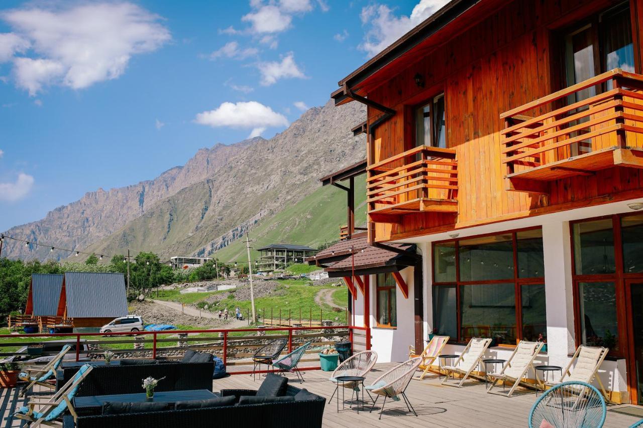 Alpenhaus Kazbegi Hotel & Restaurant Экстерьер фото