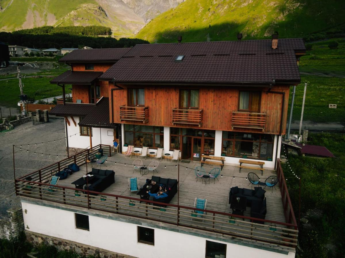 Alpenhaus Kazbegi Hotel & Restaurant Экстерьер фото