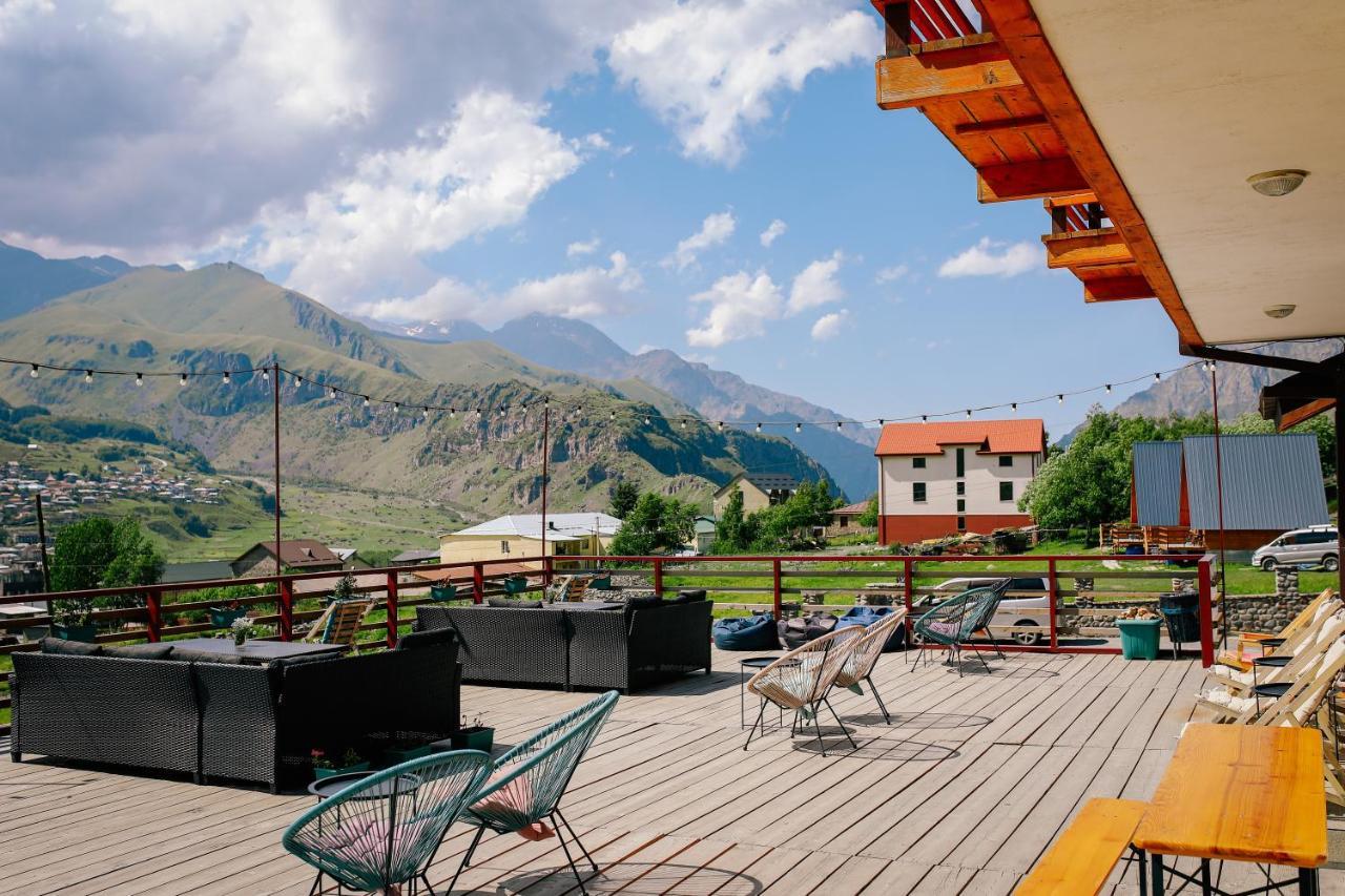 Alpenhaus Kazbegi Hotel & Restaurant Экстерьер фото