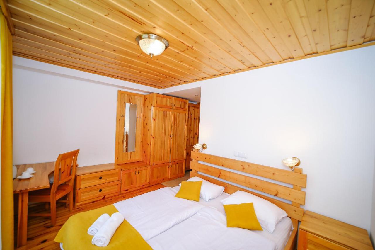 Alpenhaus Kazbegi Hotel & Restaurant Экстерьер фото