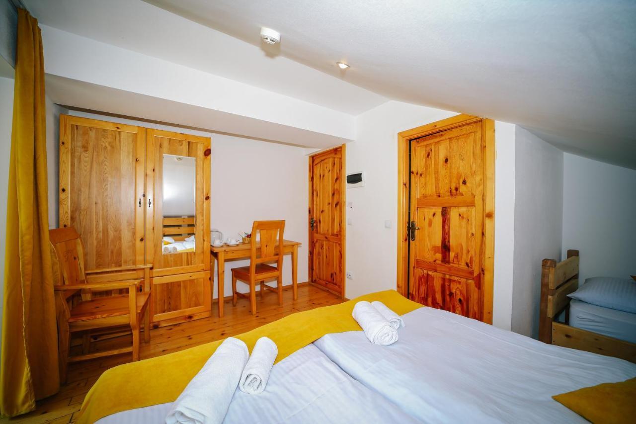 Alpenhaus Kazbegi Hotel & Restaurant Экстерьер фото