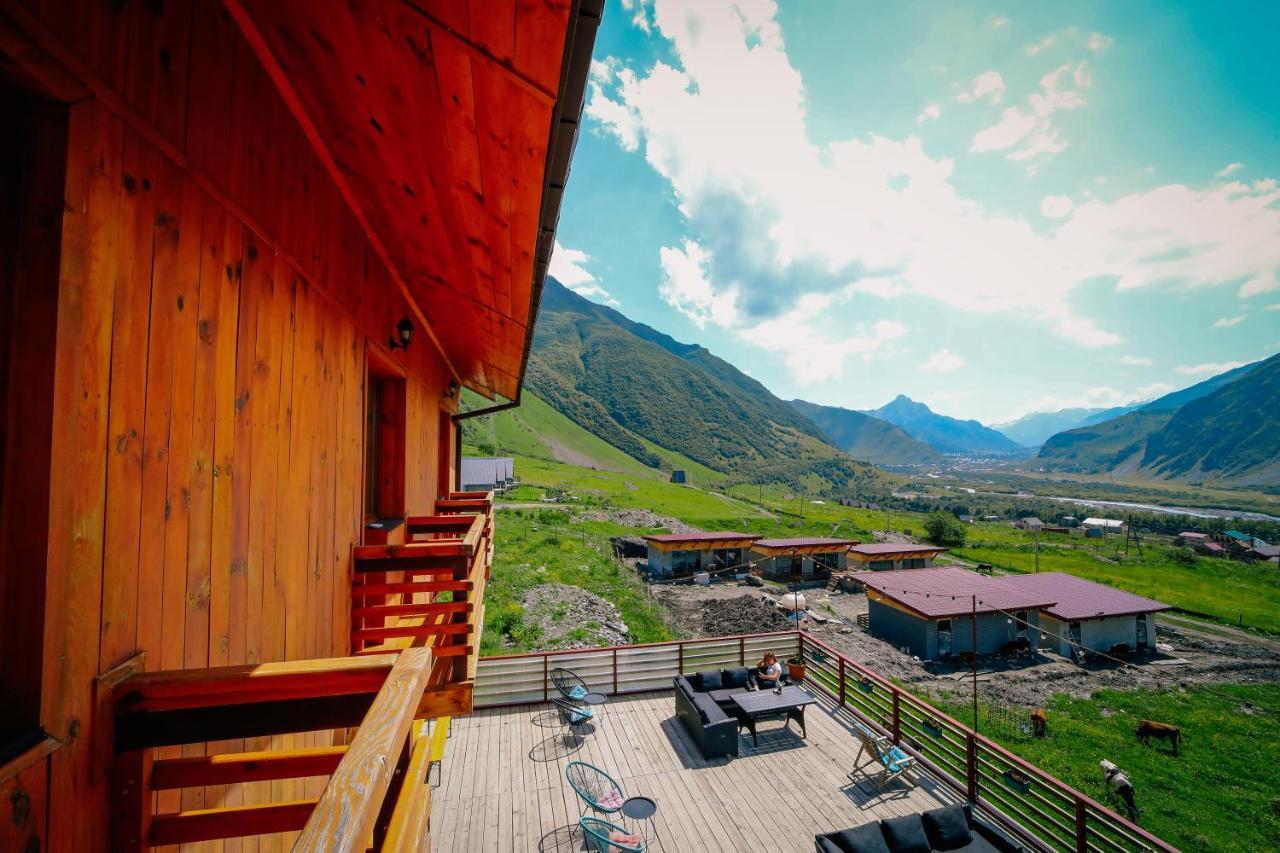 Alpenhaus Kazbegi Hotel & Restaurant Экстерьер фото