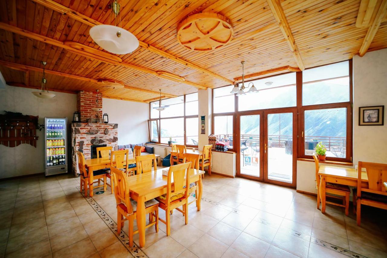 Alpenhaus Kazbegi Hotel & Restaurant Экстерьер фото