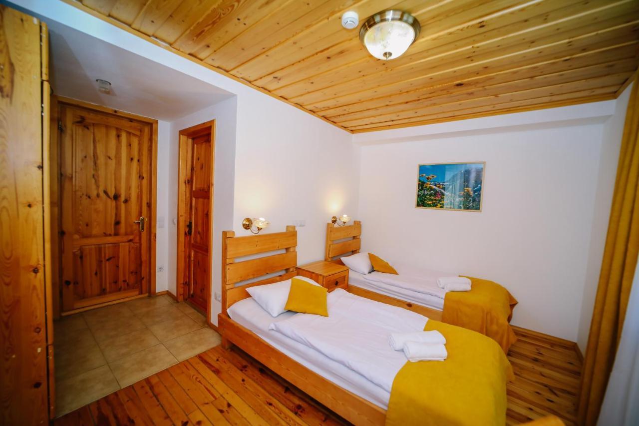 Alpenhaus Kazbegi Hotel & Restaurant Экстерьер фото