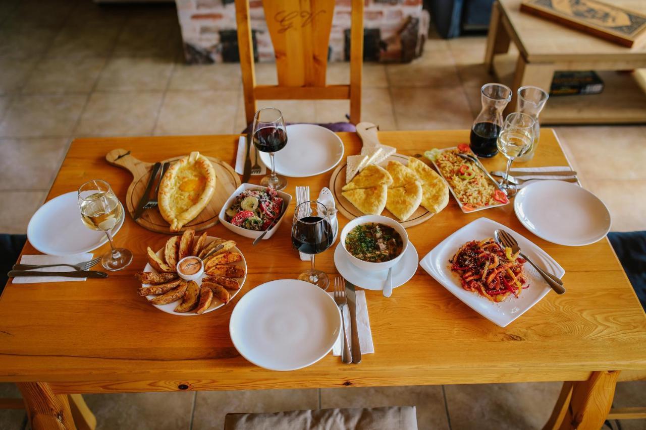 Alpenhaus Kazbegi Hotel & Restaurant Экстерьер фото